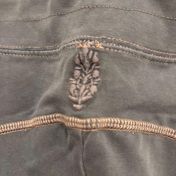 Women's Free People Movement compression grey joggers flare leg NWOTags - Picture 3 of 3